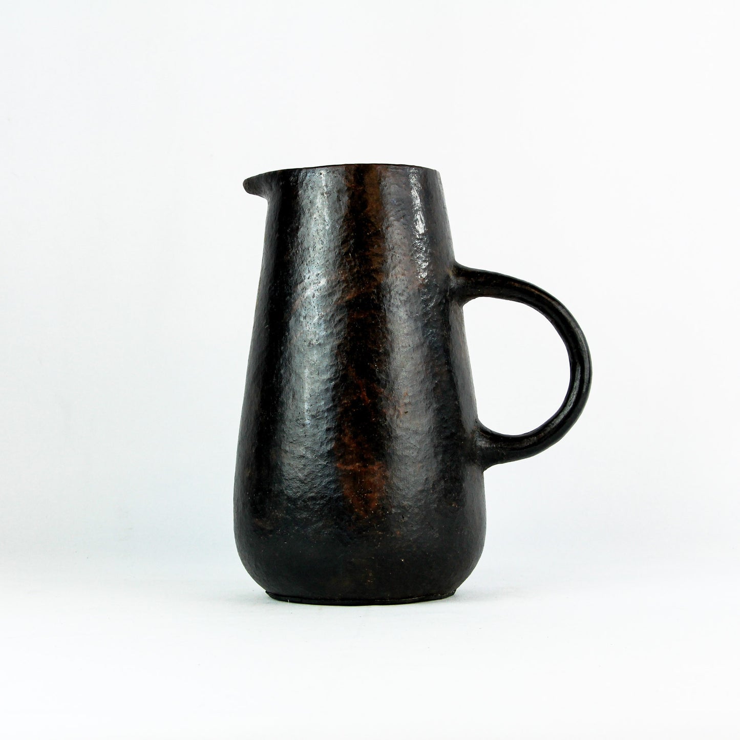 Carafe Bali déco: L'essence de Bali dans une pièce maîtresse en Argile