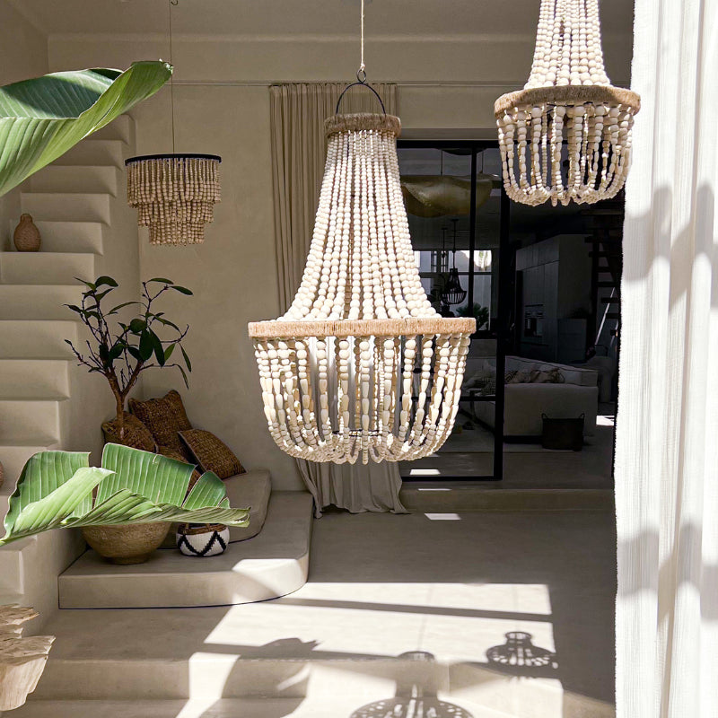 Suspension luminaire en perles de caféier et raphia couleur naturelle