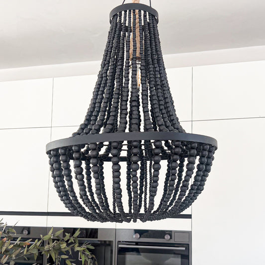 Suspension luminaire en perles de caféier noir et socle en métal assorti