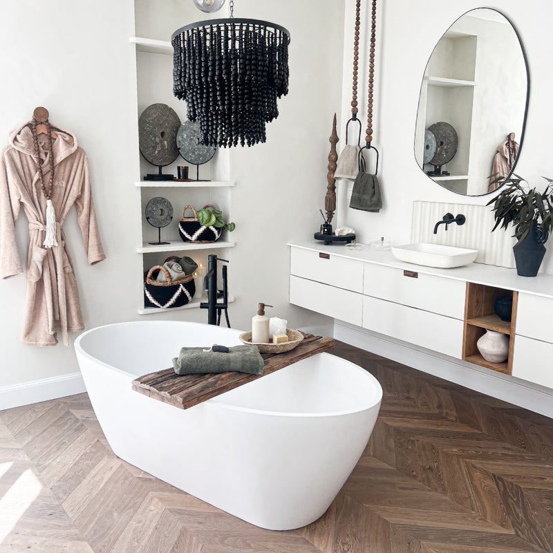 Suspension luminaire en perles noires de caféier et métal noir