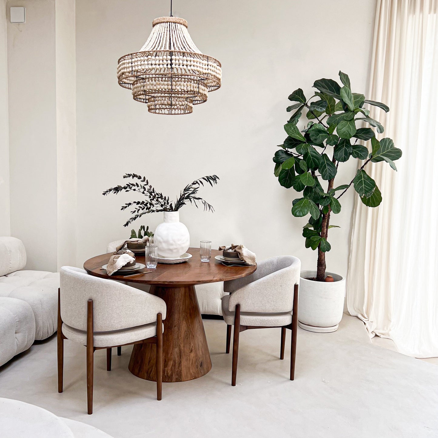 Suspension luminaire artisanale en perles de caféier et raphia