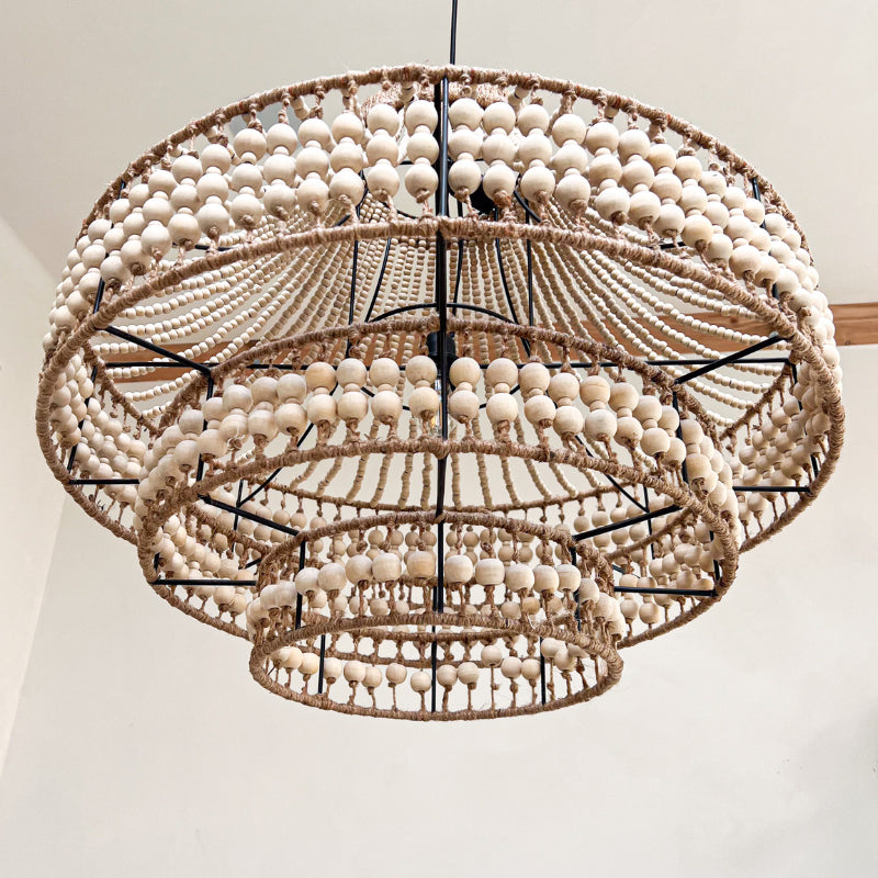 Suspension luminaire artisanale en perles de caféier et raphia