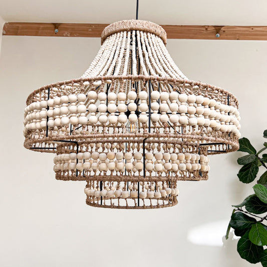 Suspension luminaire artisanale en perles de caféier et raphia