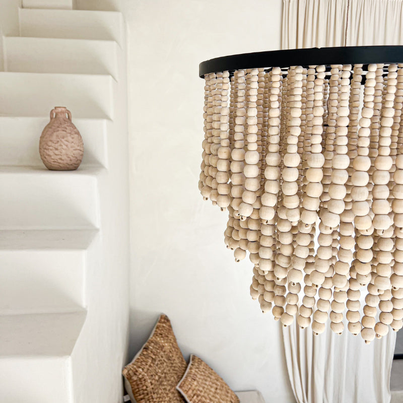 Suspension luminaire artisanale en perles de caféier naturelles et socle métal noir