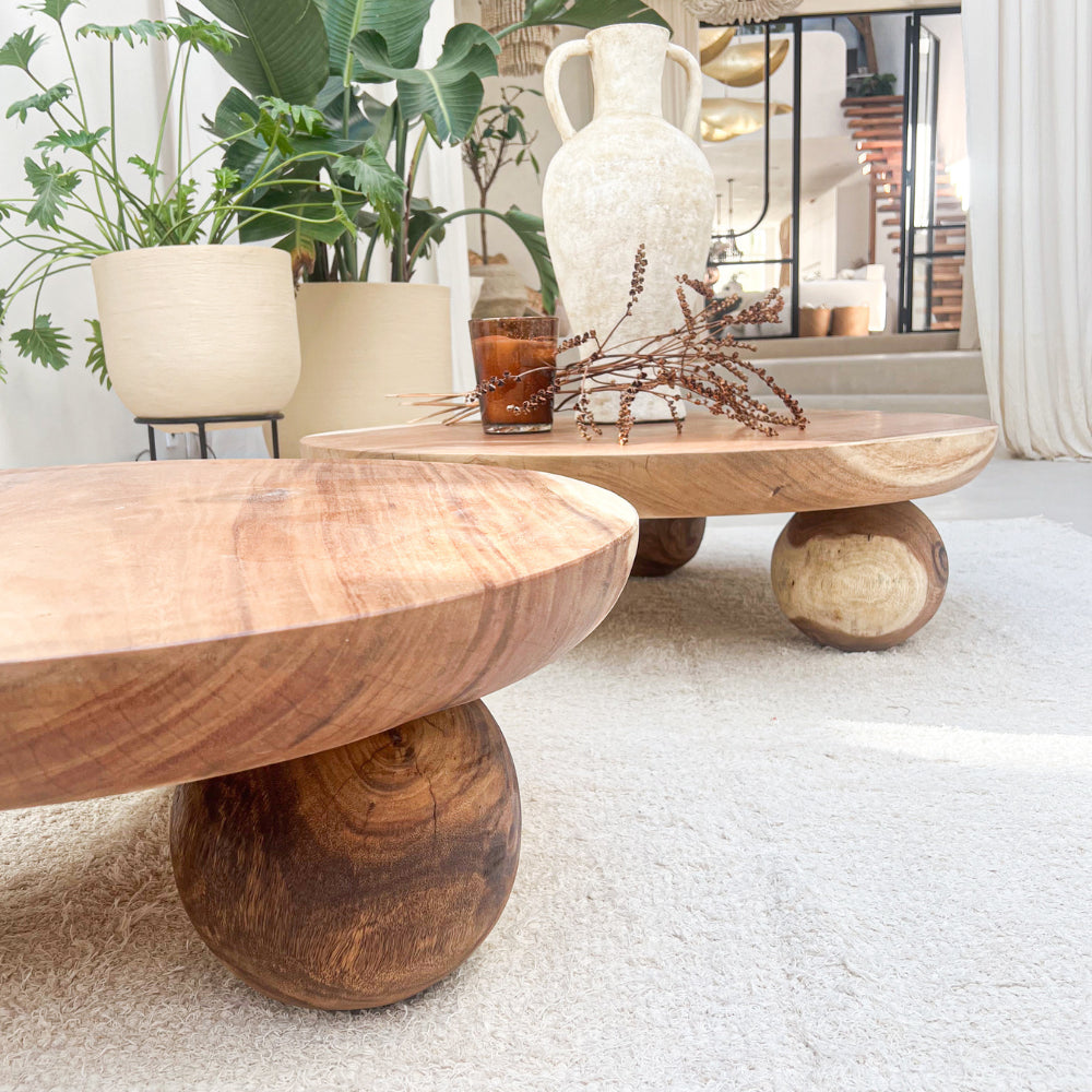Table basse en suar massif ronde pieds boules 80 cm