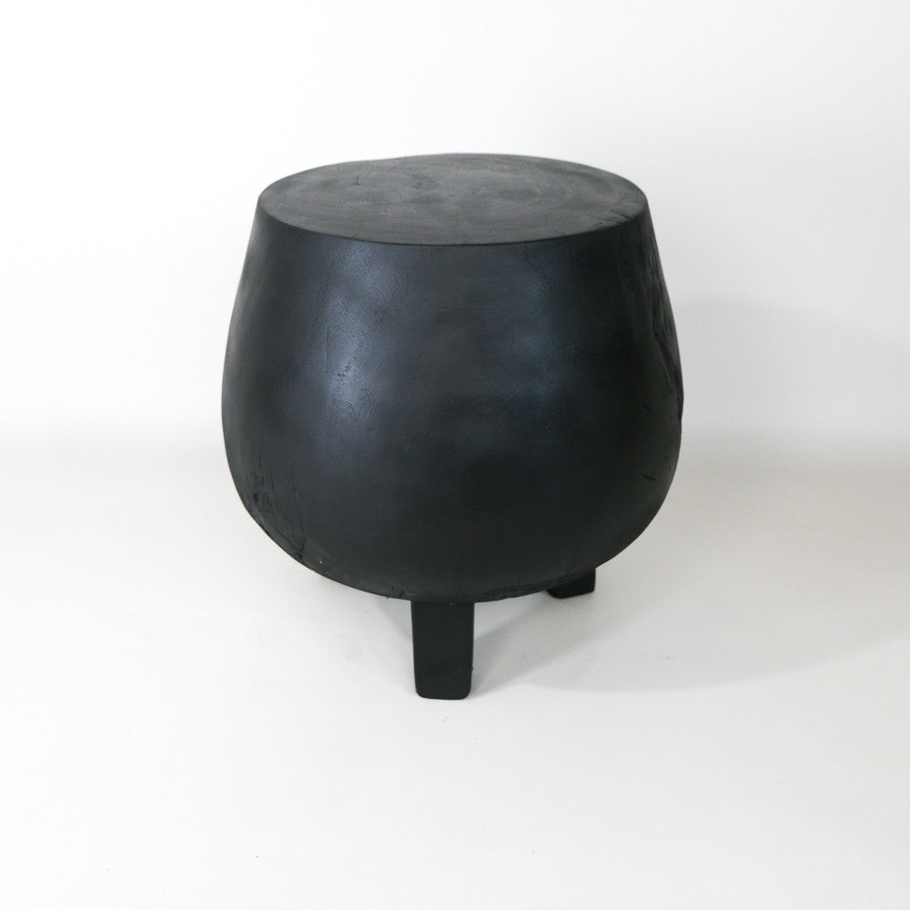 Table d'appoint en bois brûlé