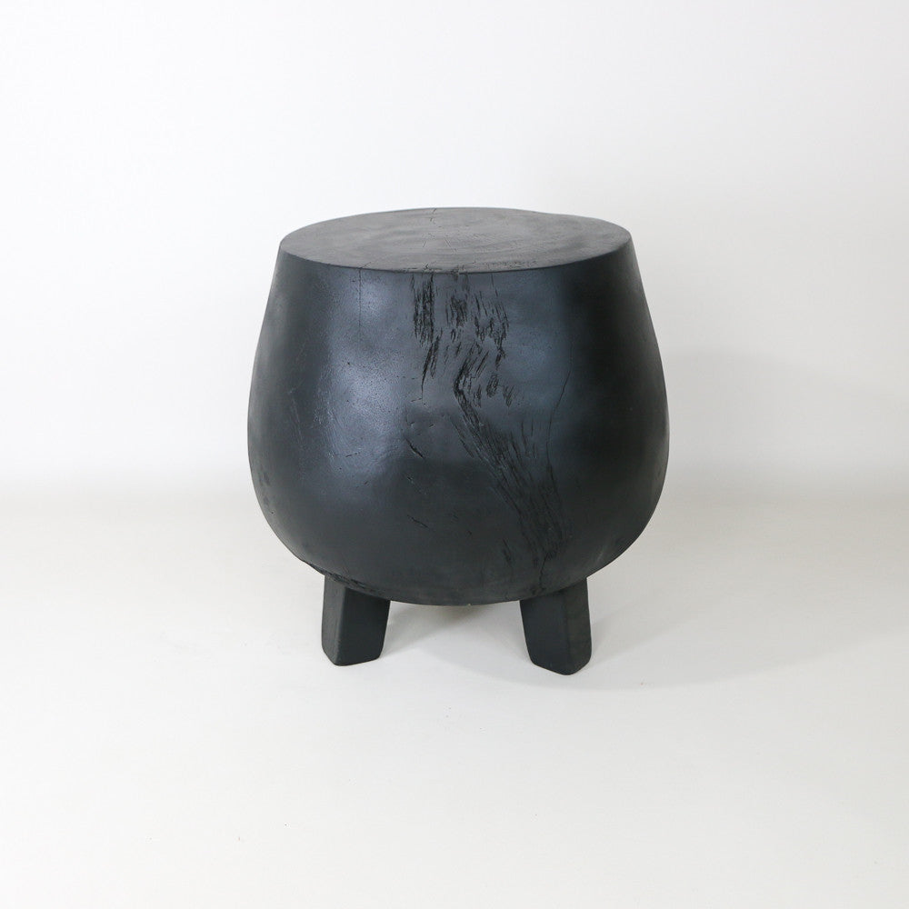 Table d'appoint en bois brûlé