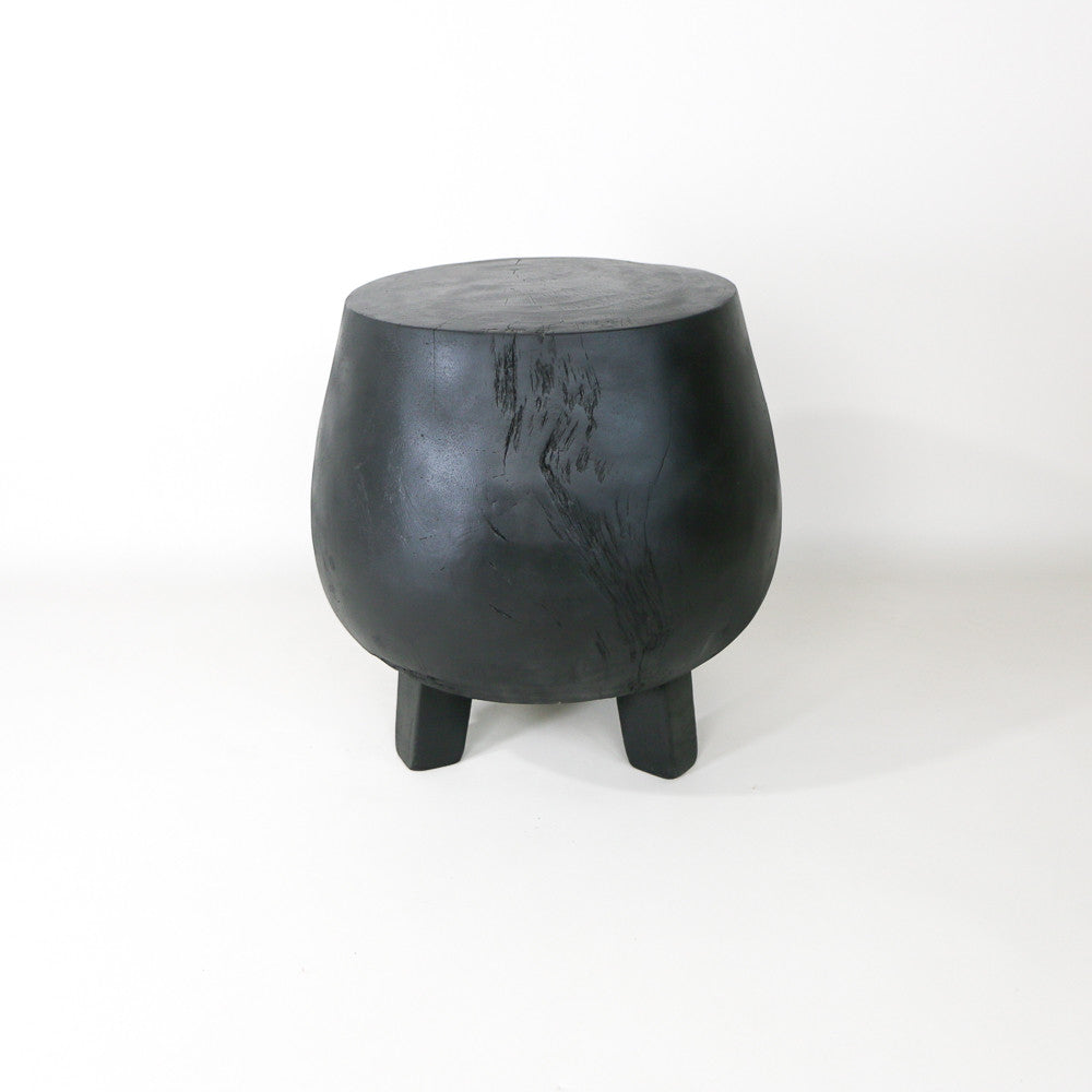 Table d'appoint en bois brûlé