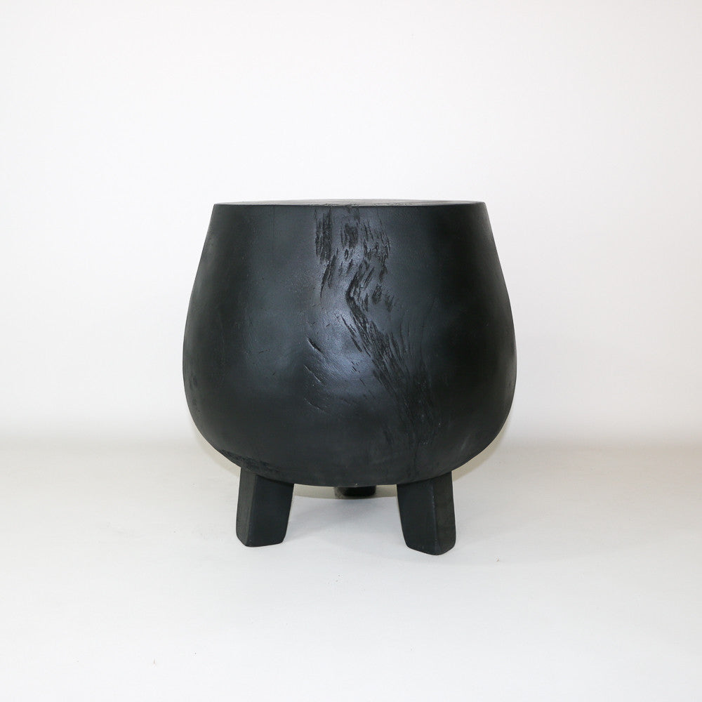 Table d'appoint en bois brûlé