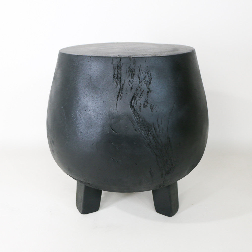 Table d'appoint en bois brûlé