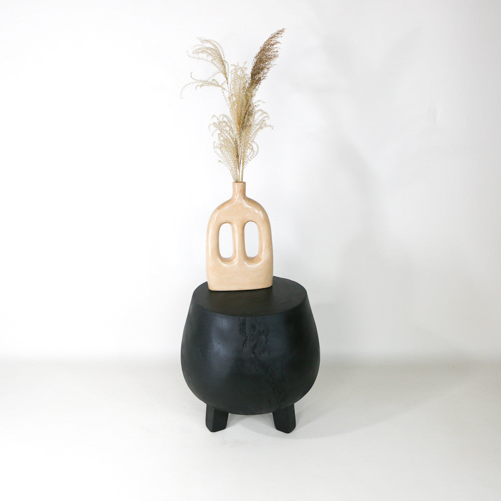 Table d'appoint en bois brûlé