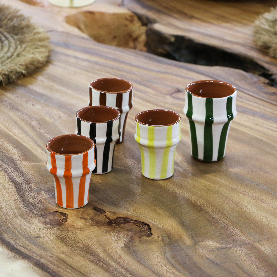 Tasse artisanale en céramique à rayures oranges