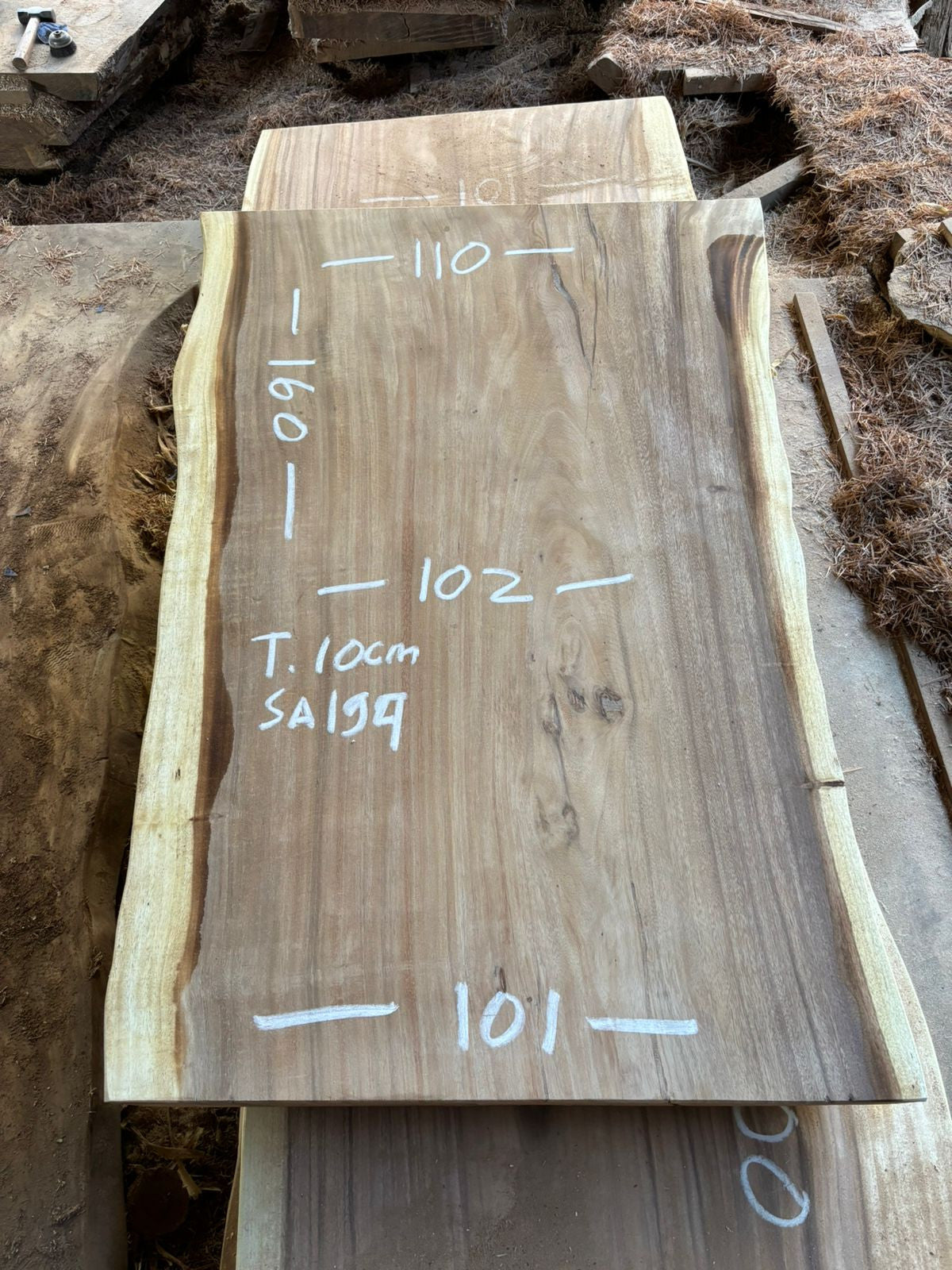 Table et plateau à manger en bois de suar massif 160x110 cm