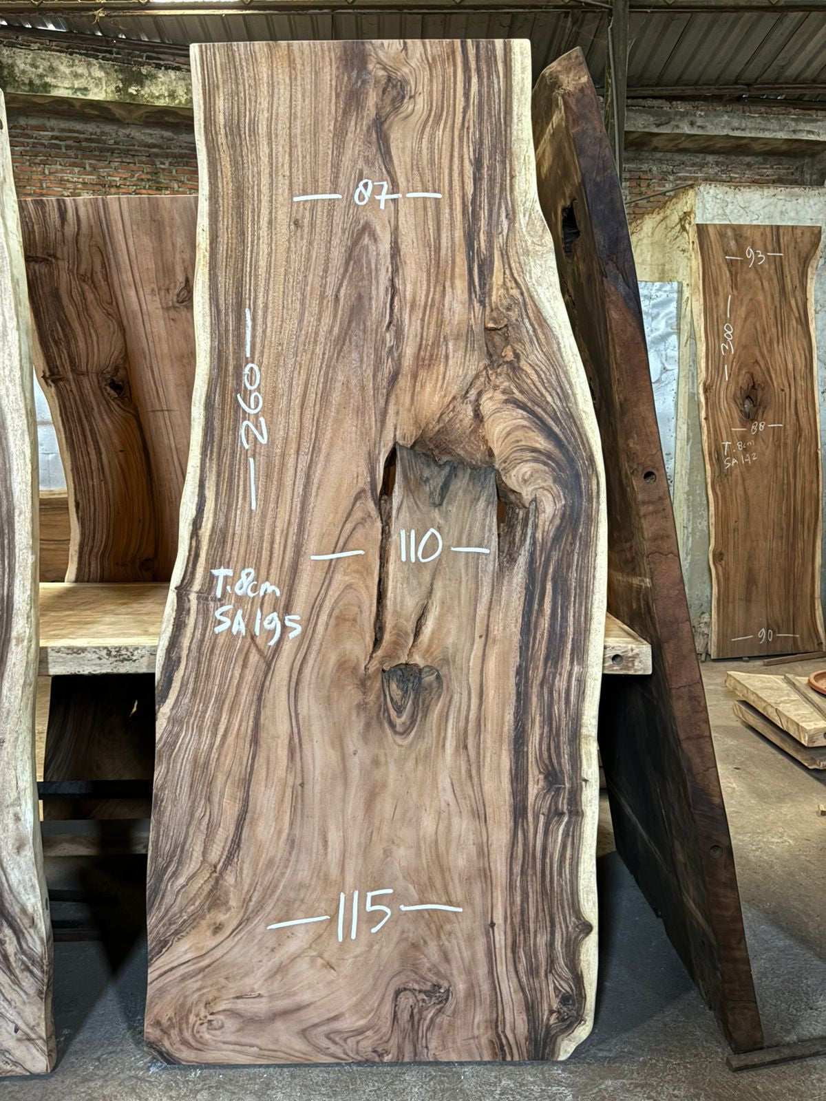 Table et plateau à manger en bois de suar massif 260 x 115 cm