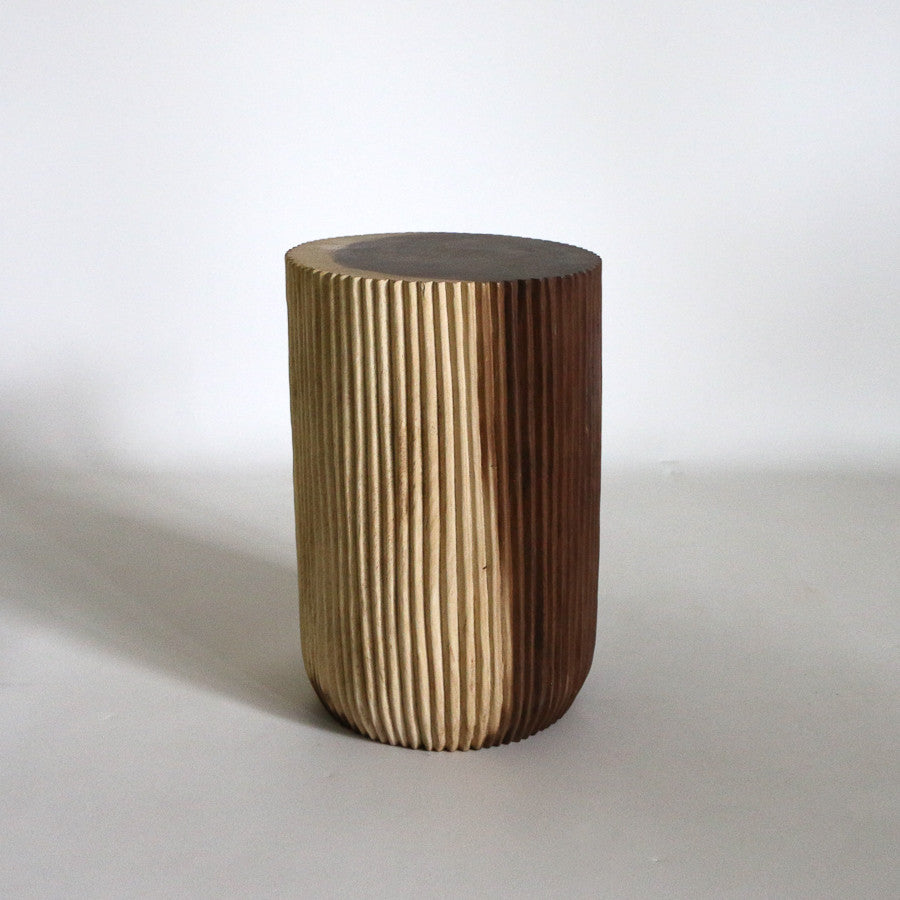 Stool strié en bois de Suar