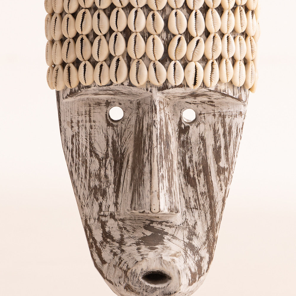 Masque Antique en Bois Recyclé et Coquillages