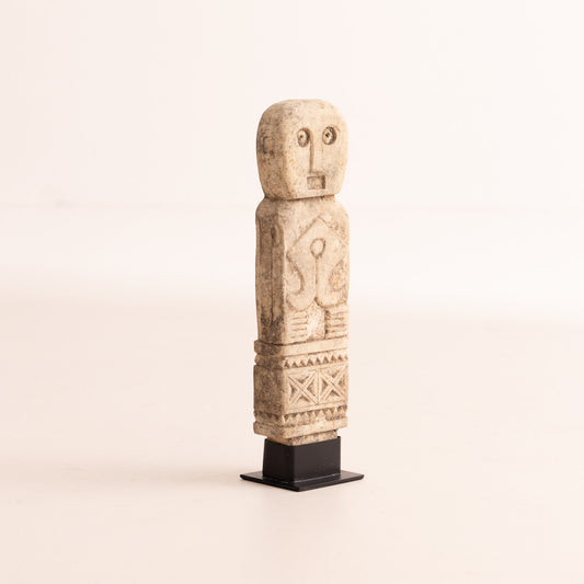 Statuette primitive sur socle