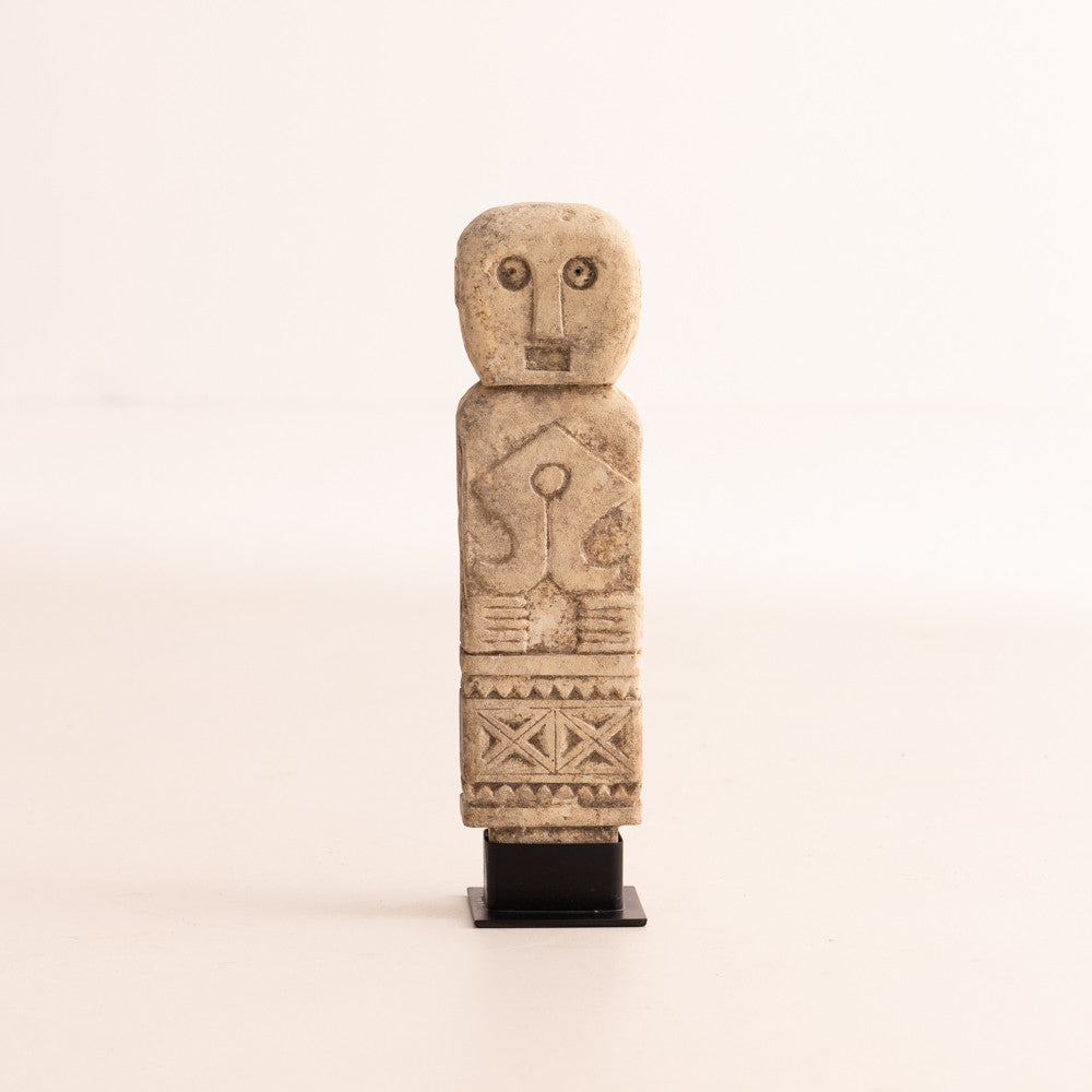 Statuette primitive sur socle