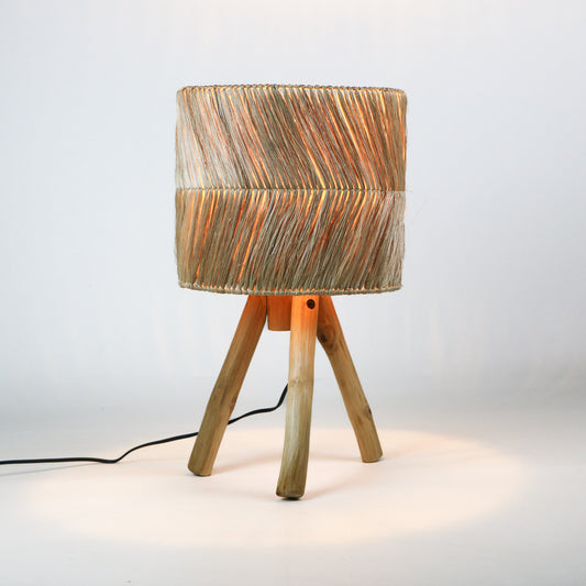 Lampe à poser Hatu en bois et fibre d'abaca
