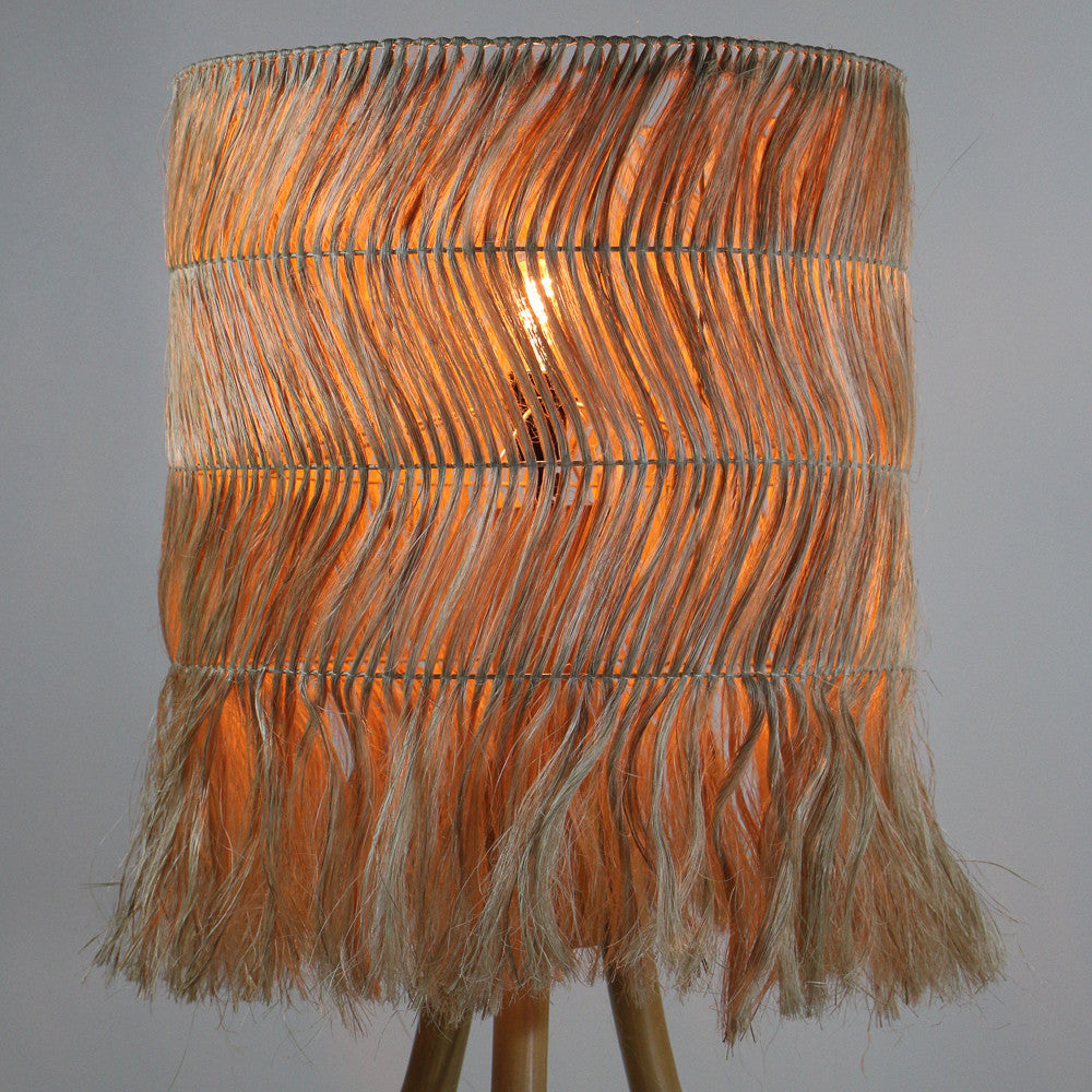 Lampe de sol Sulawesi en bois et fibre naturelle