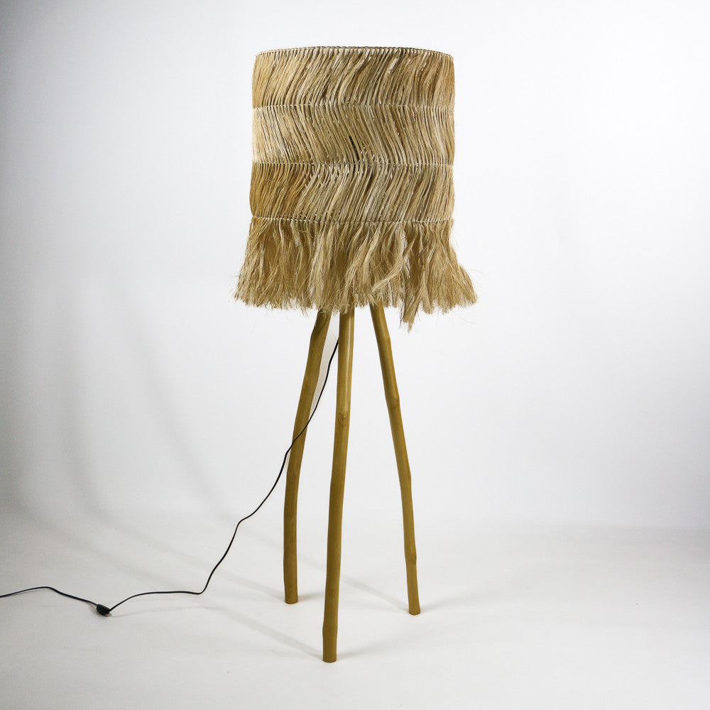 Lampe de sol Sulawesi en bois et fibre naturelle