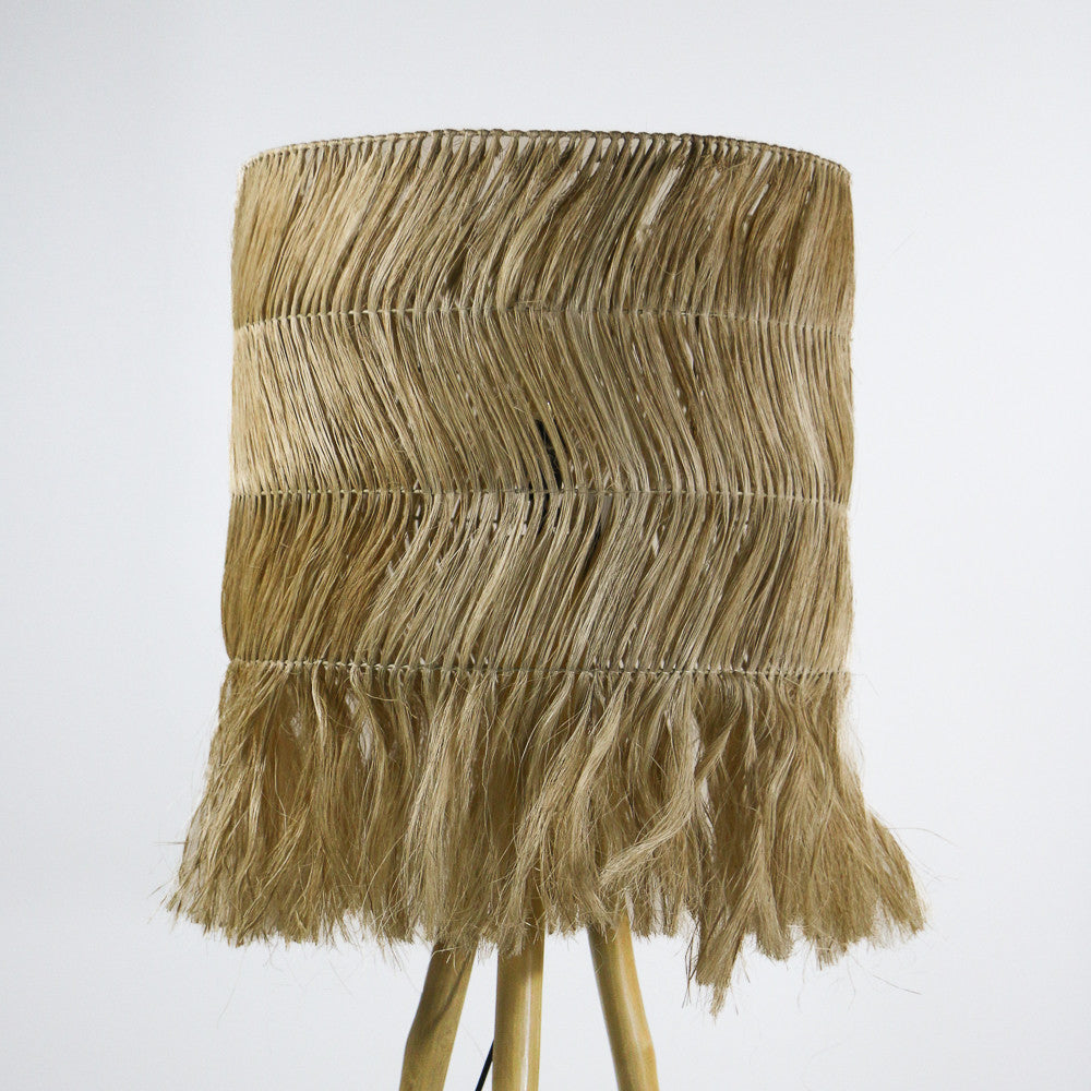 Lampe de sol Sulawesi en bois et fibre naturelle