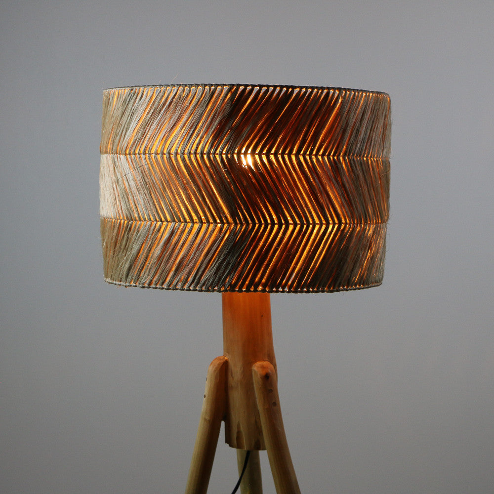 Lampe de sol Luhalu en bois et fibre naturelle
