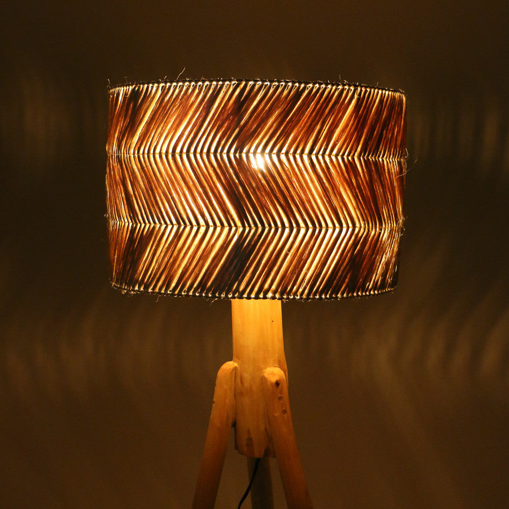 Lampe de sol Luhalu en bois et fibre naturelle