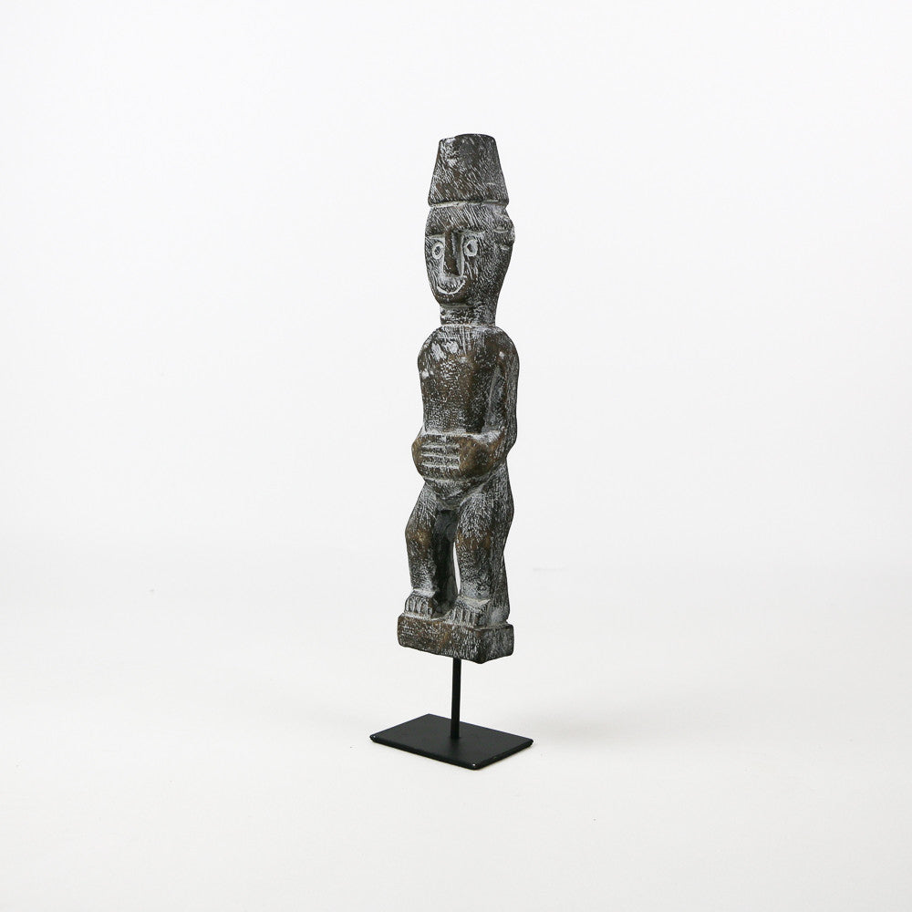 Statuette en bois sur socle