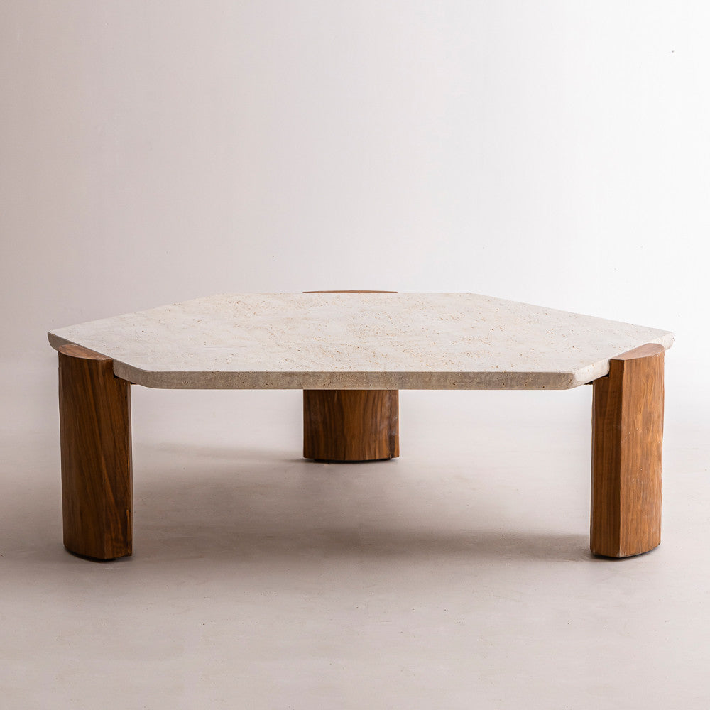 Table basse hexagonale en travertin pieds bois