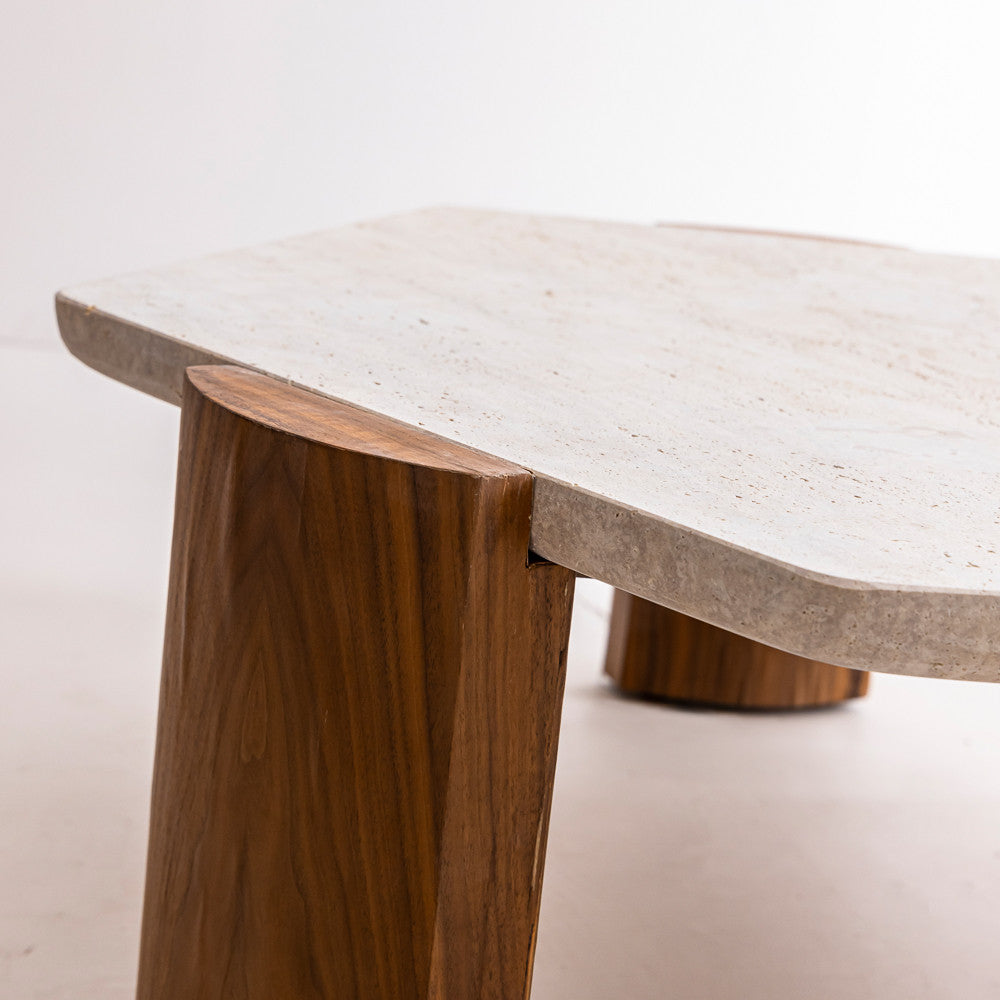 Table basse hexagonale en travertin pieds bois