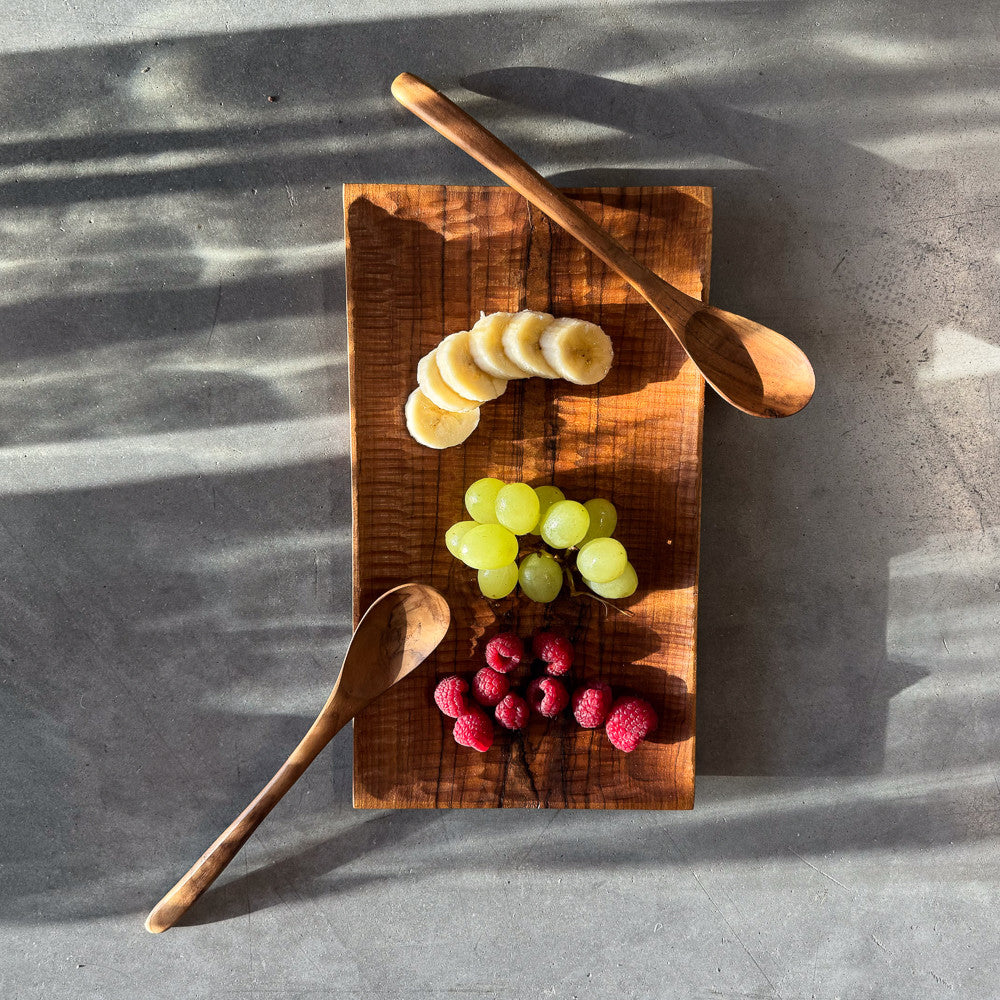 Assiette striée rectangle en bois de teck