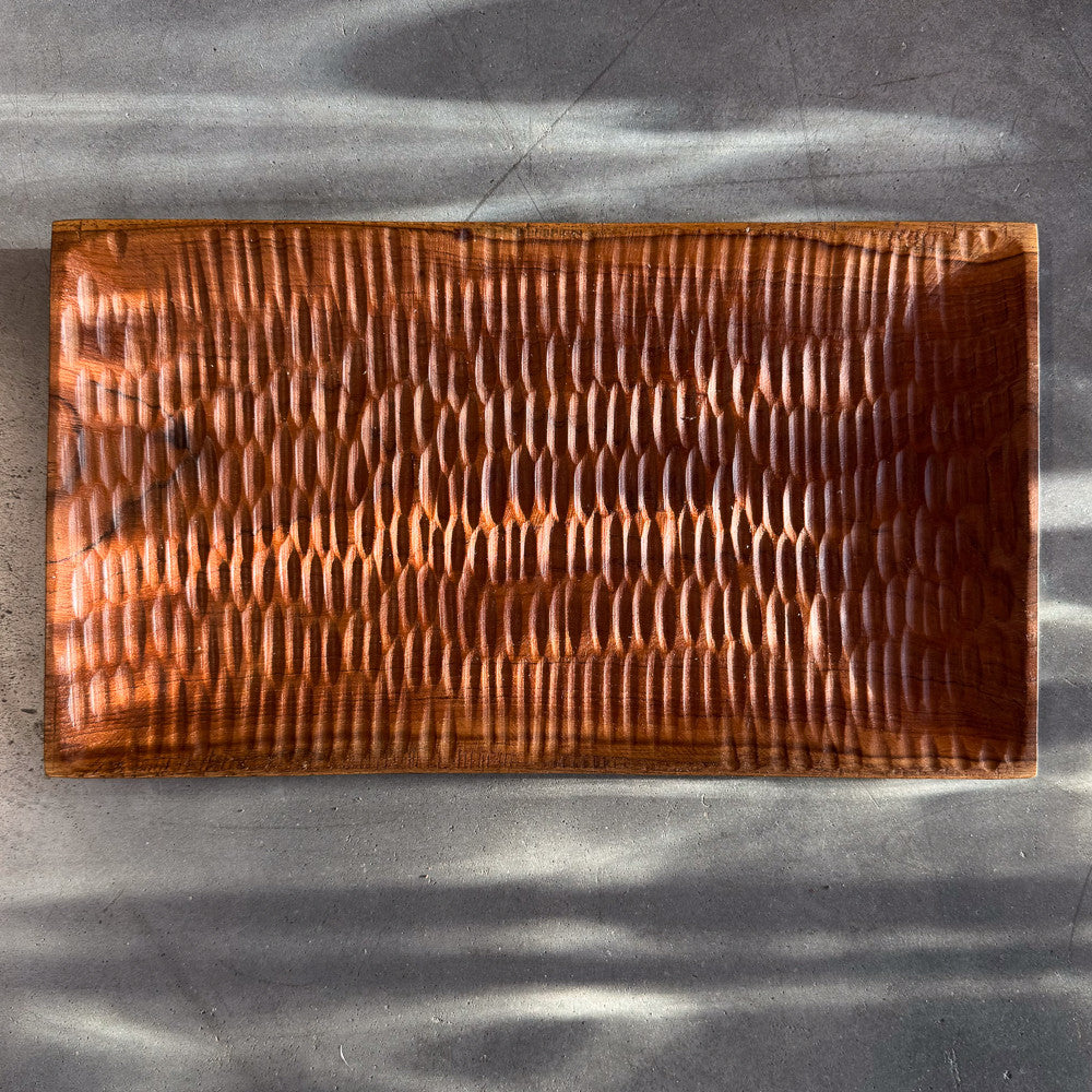 Assiette striée rectangle en bois de teck