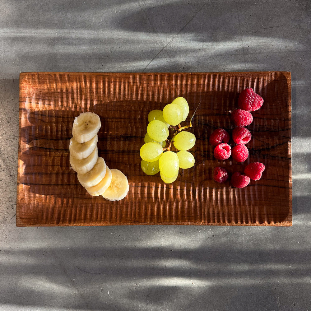 Assiette striée rectangle en bois de teck